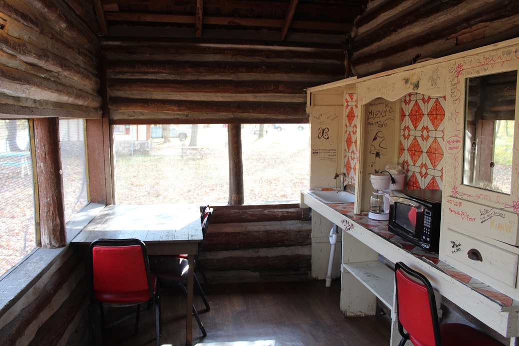 Cabin3 Kitchen.JPG